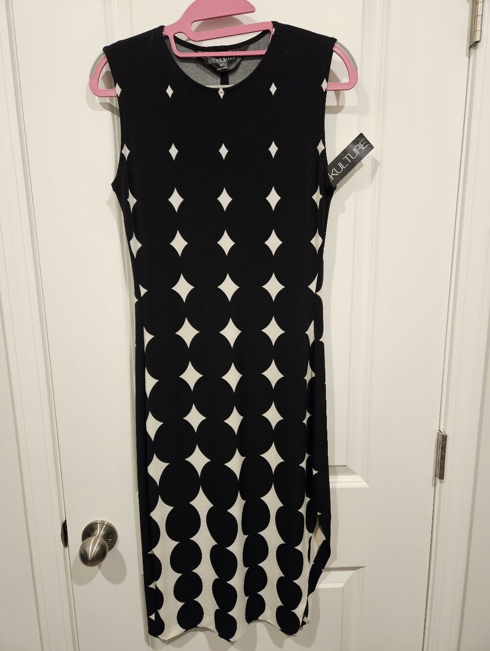 "New" Sleeveless Black and White Geometric Sheath Dress - Picture 4 of 5